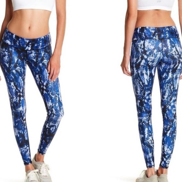 ALO Yoga Airbrush Legging - Blue Python Print Size S - Picture 1 of 6